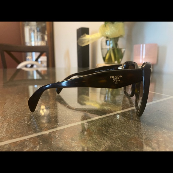 Prada sunglasses - Picture 1 of 5